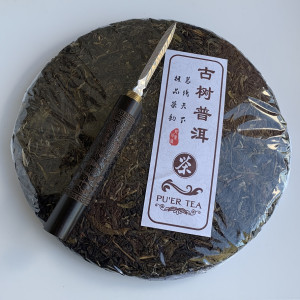 Шен Пуэр подарочный Да И 2010 года блин 357 г. Photo 2